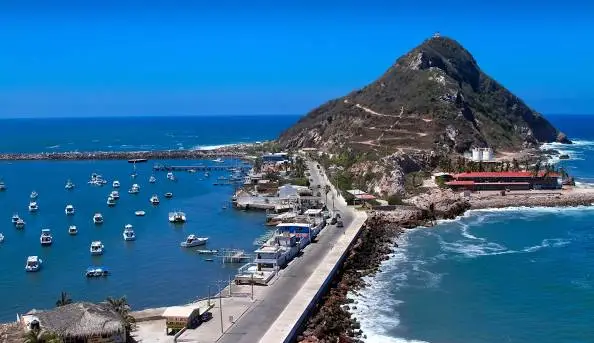 Vista de una casa de renta en Mazatlán, ideal para vacaciones familiares cerca de la playa.